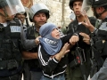 giovanissimo palestinese arrestato dalla polizia israeliana nella città vecchia di Gerusalemme